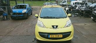 Damaged car Peugeot 107  2006/3
