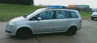 Opel Zafira  picture 2