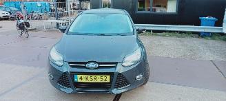 Voiture accidenté Ford Focus  2013/7
