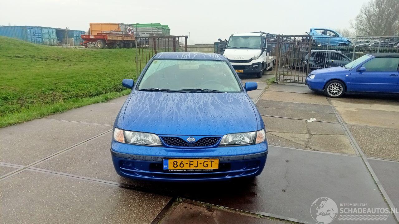 Nissan Almera 