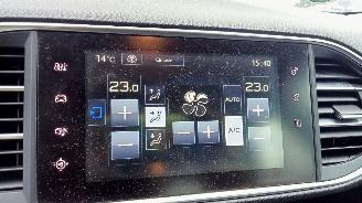 Peugeot 308 1.2 12V picture 8