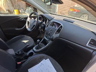 Vaurioauto  passenger cars Opel Astra Astra 1.4 Hatchback airco  inruiler165000km fahrt gut 100% 2014/1