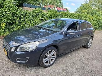 skadebil auto Volvo V-60 V60 T3 trekhaak 2013geen schade fijne auto vakantieklaar 2013/1