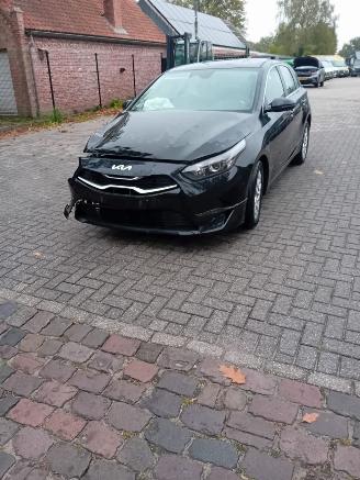 Schadeauto Kia Ceed 1.0 TGDI Aut. Navi Camera 2024/10