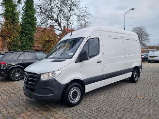 Schadeauto Mercedes Sprinter 311 CDI Airco Mbux Navi Camera 2023/11