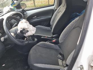 Toyota Aygo X 1.0 VVT-I Airco picture 13