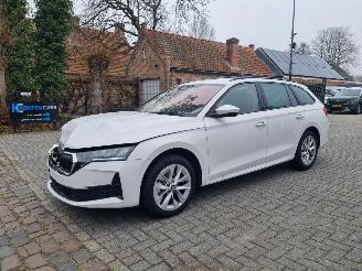 uszkodzony samochody osobowe Skoda Octavia 1.5 TSI MHEV Bns.E.P 2025/9