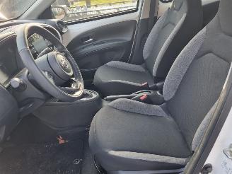 Toyota Aygo X 1.0 VVT-i AUTOMAAT picture 17