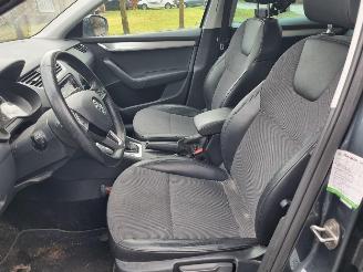 Skoda Octavia 1.6 TDI Airco Navi Stoelverw picture 12