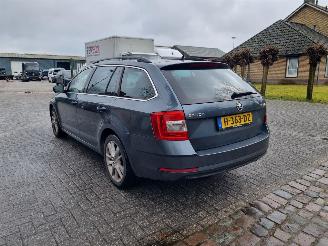 Skoda Octavia 1.6 TDI Airco Navi Stoelverw picture 5