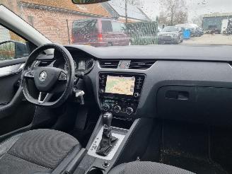 Skoda Octavia 1.6 TDI Airco Navi Stoelverw picture 10