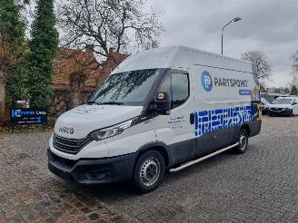 uszkodzony samochody osobowe Iveco Daily 35S14 Aut. Airco Navi 2022/2