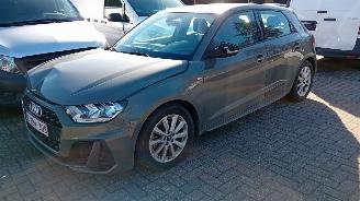 krockskadad bil auto Audi A1 30TFSI Aut Sline Navi Stoelverw 2024/3