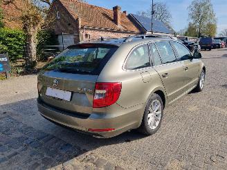 Skoda Superb 1.6 TDI 77KW Pano Airco Navi picture 3