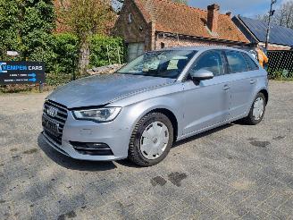 krockskadad bil auto Audi A3 2.0 TDI 110KW Clima Navi 2015/7