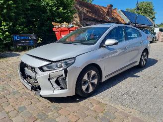 damaged passenger cars Hyundai Ioniq EV Premium Schuifdak Leder Stoelverw 2018/2