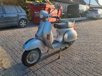 krockskadad bil bromfiets Vespa  PX125E 1981 1981/5
