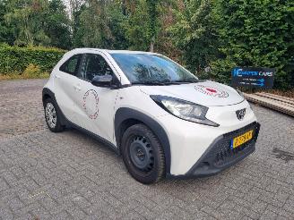 uszkodzony samochody osobowe Toyota Aygo X 1.0 VVT-i Automaat 2023/1