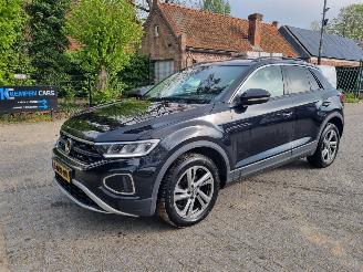 uszkodzony samochody osobowe Volkswagen T-Roc 1.5 TSI Aut. 110KW 75 Edition Led 2023/5