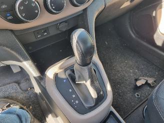 Hyundai I-10 1.0 Automaat Airco picture 13