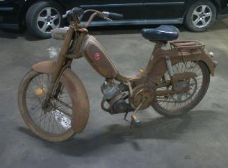 Vaurioauto  bicycles Overige  peugeot brommer klassieke bromfiets 1964/1