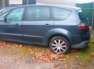 Ford S-Max  picture 3