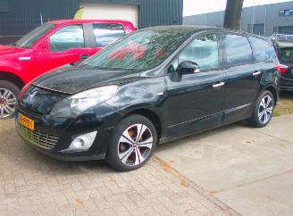 skadebil auto Renault Scenic bose 7 persoons 2011/3