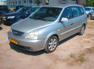 Vaurioauto  passenger cars Kia Carens  2005/1