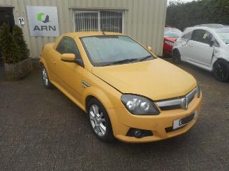 demontáž osobní automobily Opel Tigra twin-top 2004/2