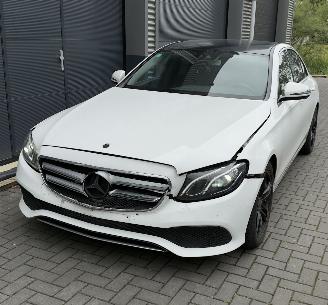 Voiture accidenté Mercedes E-klasse LED / CAMERA / NAVIGATIE / AMG VELGEN VOLLEDIG RIJDBAAR 2016/9