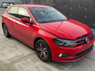 Volkswagen Polo DSG AUTOMAAT / DRIVEABLE DAMAGE / LED / STOELVERWARMING picture 3