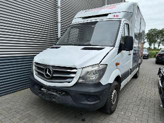 Vaurioauto  commercial vehicles Mercedes Sprinter 314CDI RIJDBARE SCHADE / KOELWAGEN BAKWAGEN / CAMERA 2018/12