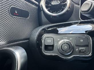 Mercedes A-klasse A180d GROOT SCHERM/LED/CAMERA picture 9