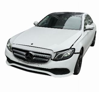 Auto incidentate Mercedes E-klasse LED / CAMERA / NAVIGATIE / AMG VELGEN VOLLEDIG RIJDBAAR 2016/9