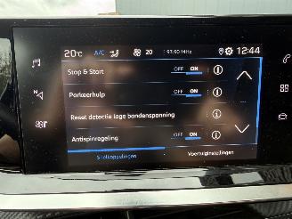 Peugeot 208 1.2 PureTech 101PK Allure picture 24