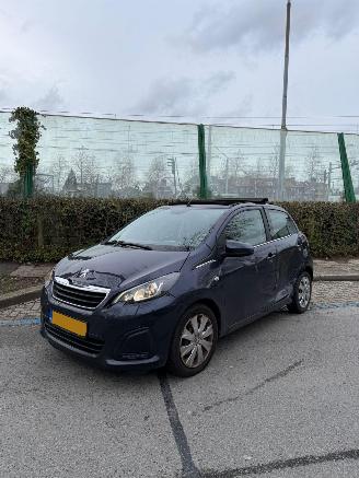 krockskadad bil auto Peugeot 108 Cabrio top 2014/11