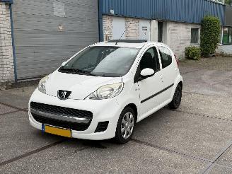 uszkodzony samochody osobowe Peugeot 107 1.0-12 V XS 5 deurs Airco! Opendak 2011/7