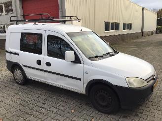 Damaged car Opel Combo -C-VAN 1.6 benzine / lpg met lichte schade 2006/7