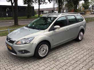 Schadeauto Ford Focus 1.8 limited Edison met zeer lichte schade 2010/1