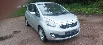 Kia Venga 1.6-16v Automaat Keyless entry Climatecontrol Stoelverwarming Lichtautomaat Privacyglas armsteun voor en achter Trekhaak Parkeersensoren 4xelek ramen Elektrische-spiegels met verwarming mistlampen 16 inch velgen picture 1