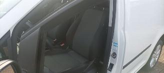 Volkswagen Caddy 2.0-TDI Tüv+Distributieriem nieuw 1-eigenaar Airconditioning Elektrische ramen Elektrische-spiegels verwarmde buitenspiegels centrale vergrendeling met afstandsbediening Start-Stop systeem Tussenwand met glas achteruitrijspiegel Radio met Usb laadvloer h picture 19