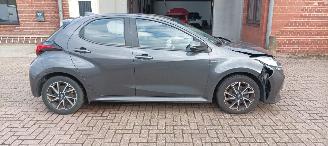 Toyota Yaris 1.5-Hybrid Full-Led Navi Climatecontrol CruiseControl Stoelverwarming Lichtautomaat Achteruitrijcamera Keyless entry armsteun picture 7