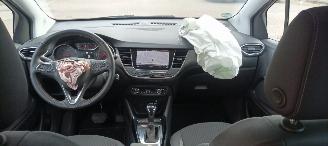 Opel Crossland Bj: 4-2018 1.2 Benzine Automaat Navigatie Stoelverwarming Stuurwiel met verwarming Led-Koplampen Led-Achterlichten Trekhaak picture 18