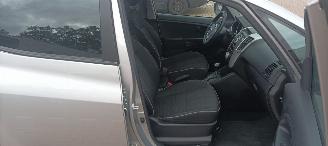 Kia Venga Bj: 8-2013 1.6-DOHC Automaat Dream Team Stoelverwarming Lichtautomaat Privacyglas Climatecontrol 4xElek ramen Elektrische-spiegels met inklap stand Parkeersensoren achter Trekhaak Mistlampen 16-inch Kia velgen Keyless entry picture 8