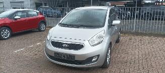 Ocazii autoturisme Kia Venga Bj: 8-2013 1.6-DOHC Automaat Dream Team Stoelverwarming Lichtautomaat Privacyglas Climatecontrol 4xElek ramen Elektrische-spiegels met inklap stand Parkeersensoren achter Trekhaak Mistlampen 16-inch Kia velgen Keyless entry 2013/8