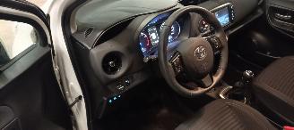 Toyota Yaris Facelift model Edition 1.5VVTI-E Airconditioning stoelverwarming Multicolor Display Met Navi voorbereiding Achteruitrijcamera Regensensor Licht assistent Drivelane assistent Leren multi stuurwiel Mistlampen 15-inch Toyota velgen picture 15