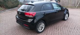 Kia Rio Bj:11-2019 1.4-16v Automatik Dream Team Edition Led Koplampen Navigatie Climatecontrol Stoelverwarming stuurwiel met verwarming Achteruitrijcamera 4xelek ramen Privacyglas Lichtautomaat Mistlampen 16-inch Kia velgen Metallic lak picture 7