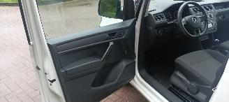 Volkswagen Caddy Bj:02-2016 Facelift 2.0TDI Euro-6 Airconditioning Elektrische ramen Elektrische-spiegels met verwarming Centrale vergrendeling met afstandsbediening Start-Stop systeem Tussenwand met glas achteruitrijspiegel Radio met usb schuifdeur Rechts laadvloer orgin picture 9