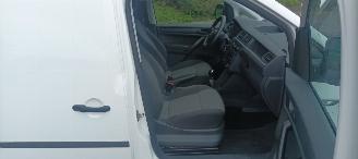 Volkswagen Caddy Bj:02-2016 Facelift 2.0TDI Euro-6 Airconditioning Elektrische ramen Elektrische-spiegels met verwarming Centrale vergrendeling met afstandsbediening Start-Stop systeem Tussenwand met glas achteruitrijspiegel Radio met usb schuifdeur Rechts laadvloer orgin picture 15