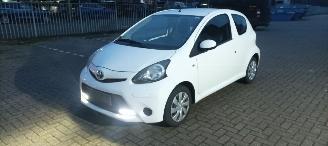 Vaurioauto  passenger cars Toyota Aygo Bj:09-2013 1.0-VVT-i Navi Airco Led Elektrische ramen Centrale vergrendeling met afstandsbediening 2013/9